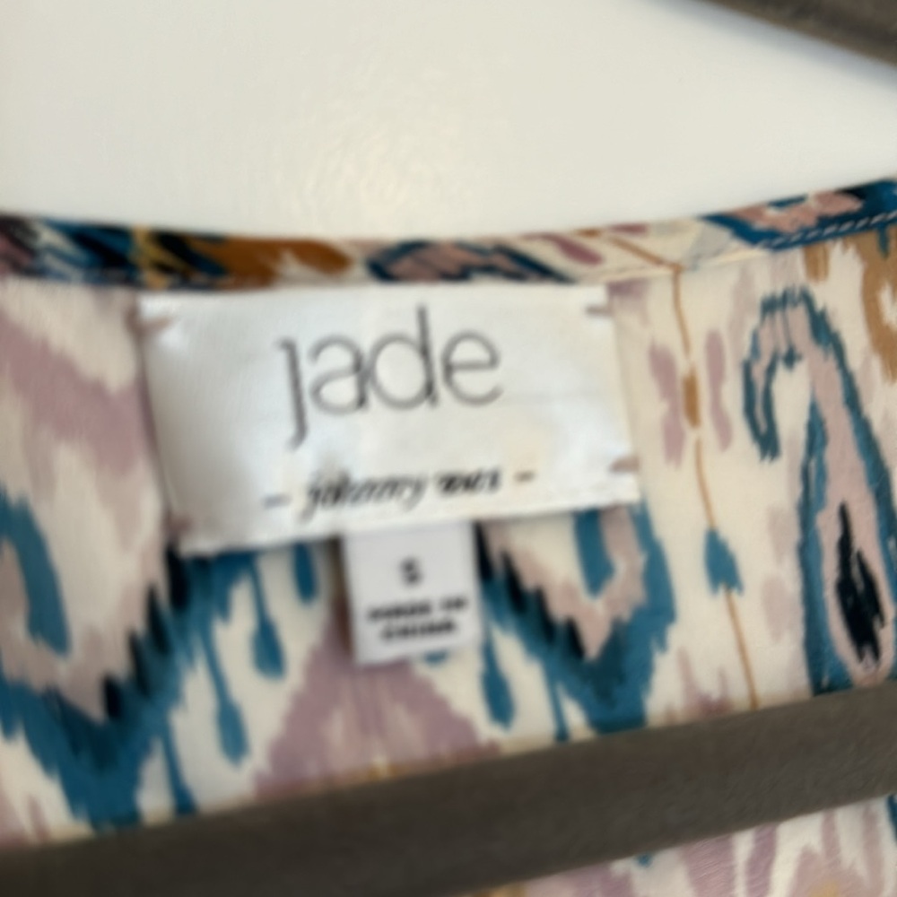 Jade by Johnny Was size top. Small, 100% silk, ikat pattern
Style L14320-2 - Picture 3 of 6